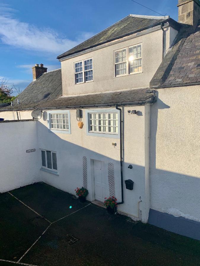Hill House - Mews Town House, In A Quiet Private Close, In The City Centre Of Inverness. Buitenkant foto